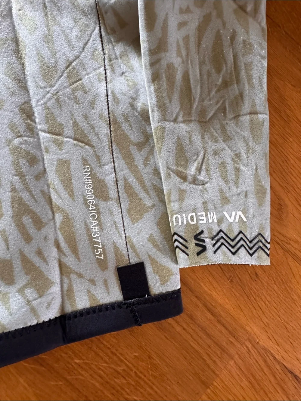RVCA 2mm Reversible Pullover Wetsuit Jacket size Med